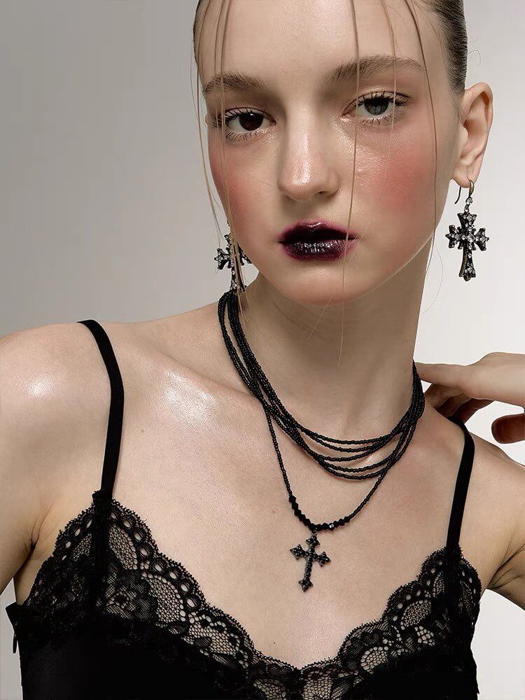 Shadow Cross Mehrkettige Halskette