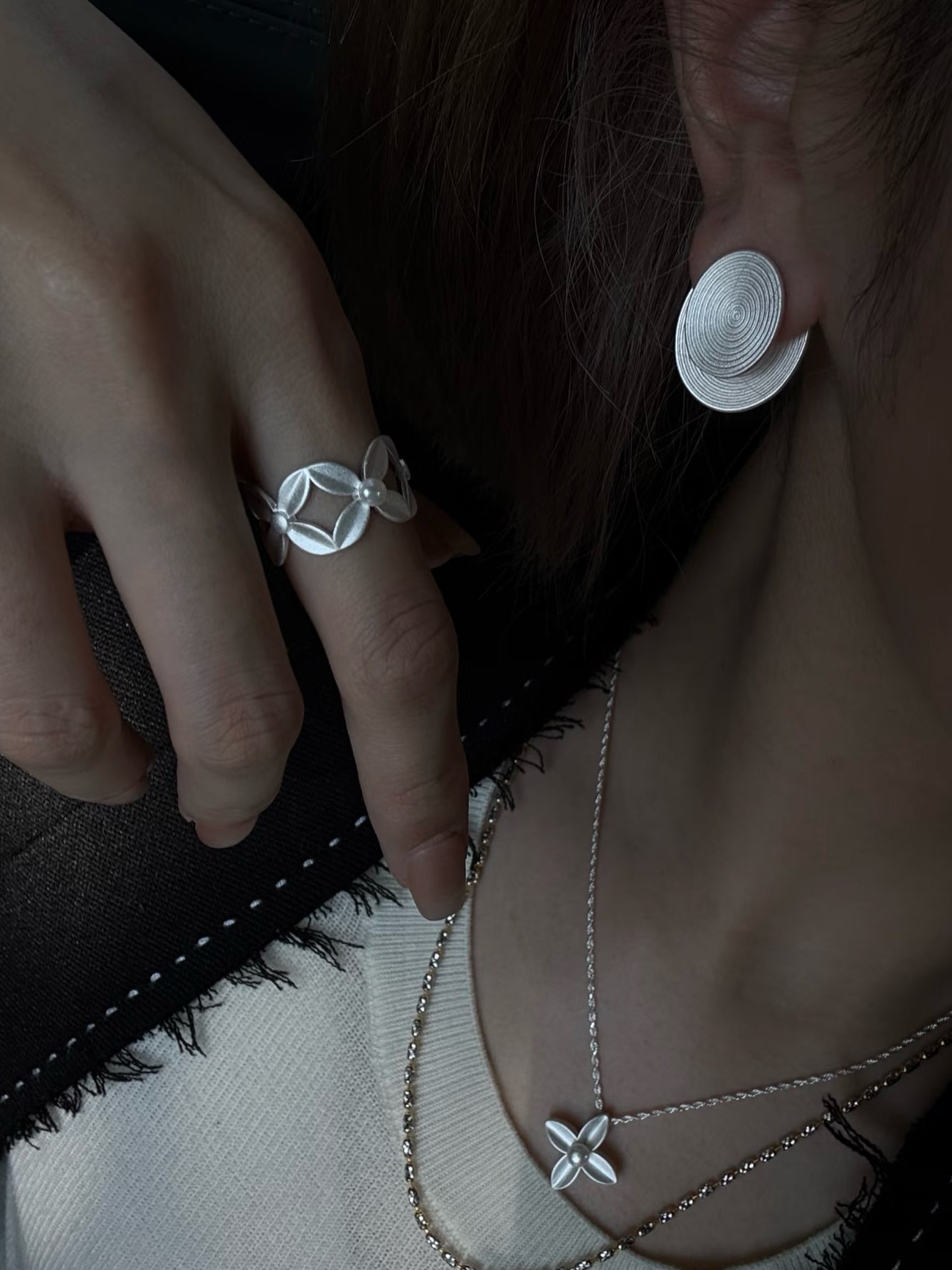 Everwhite Pearl Clover Ring