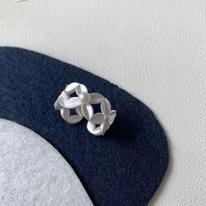 Everwhite Pearl Clover Ring