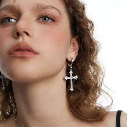 Evigt glødende stålkors