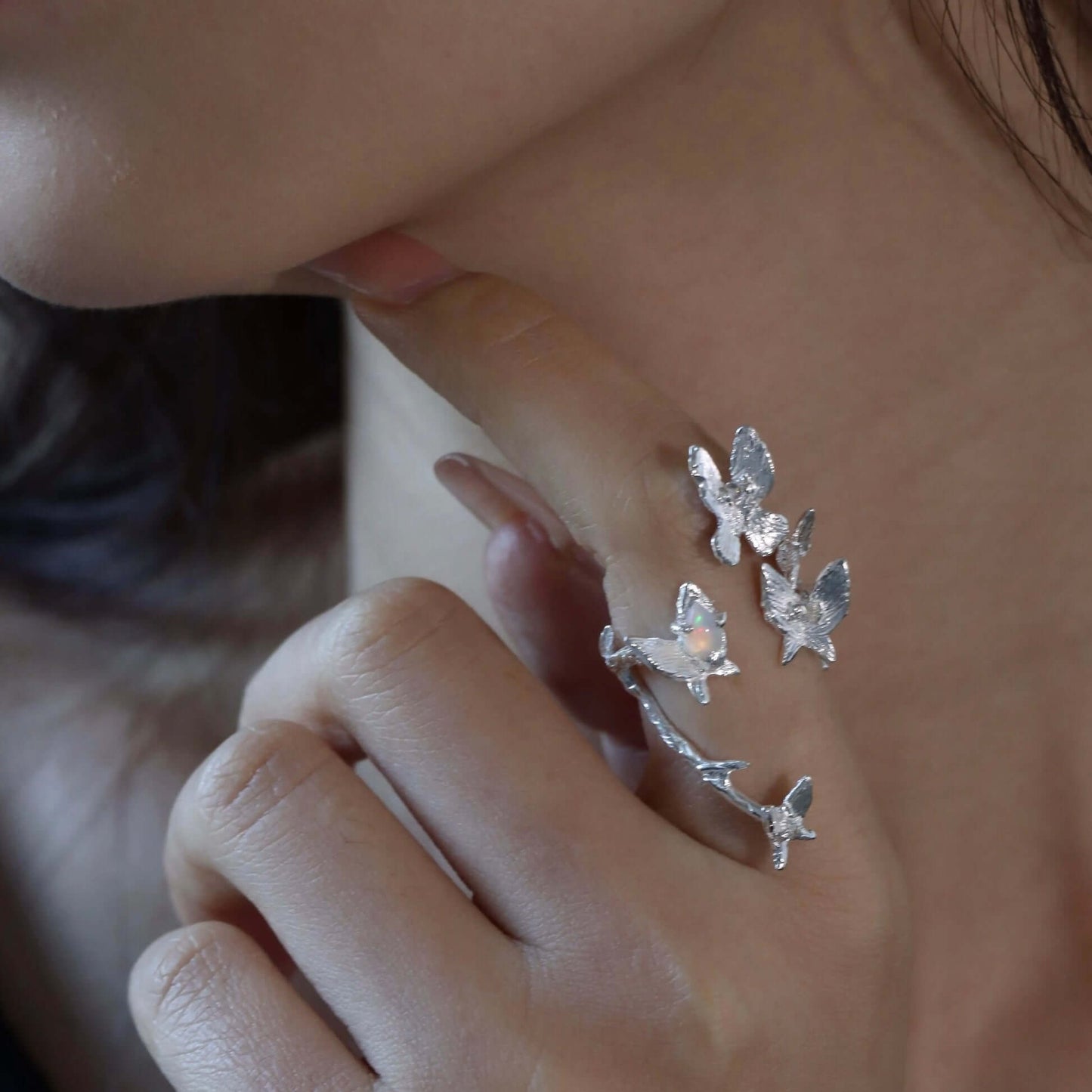 Opal-Schmetterlingsring – Kollektion „Iridescent Branch“