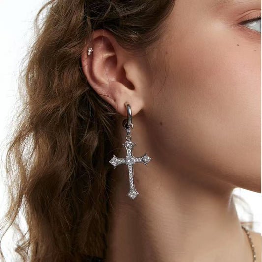 Ewig leuchtendes Stahlkreuz